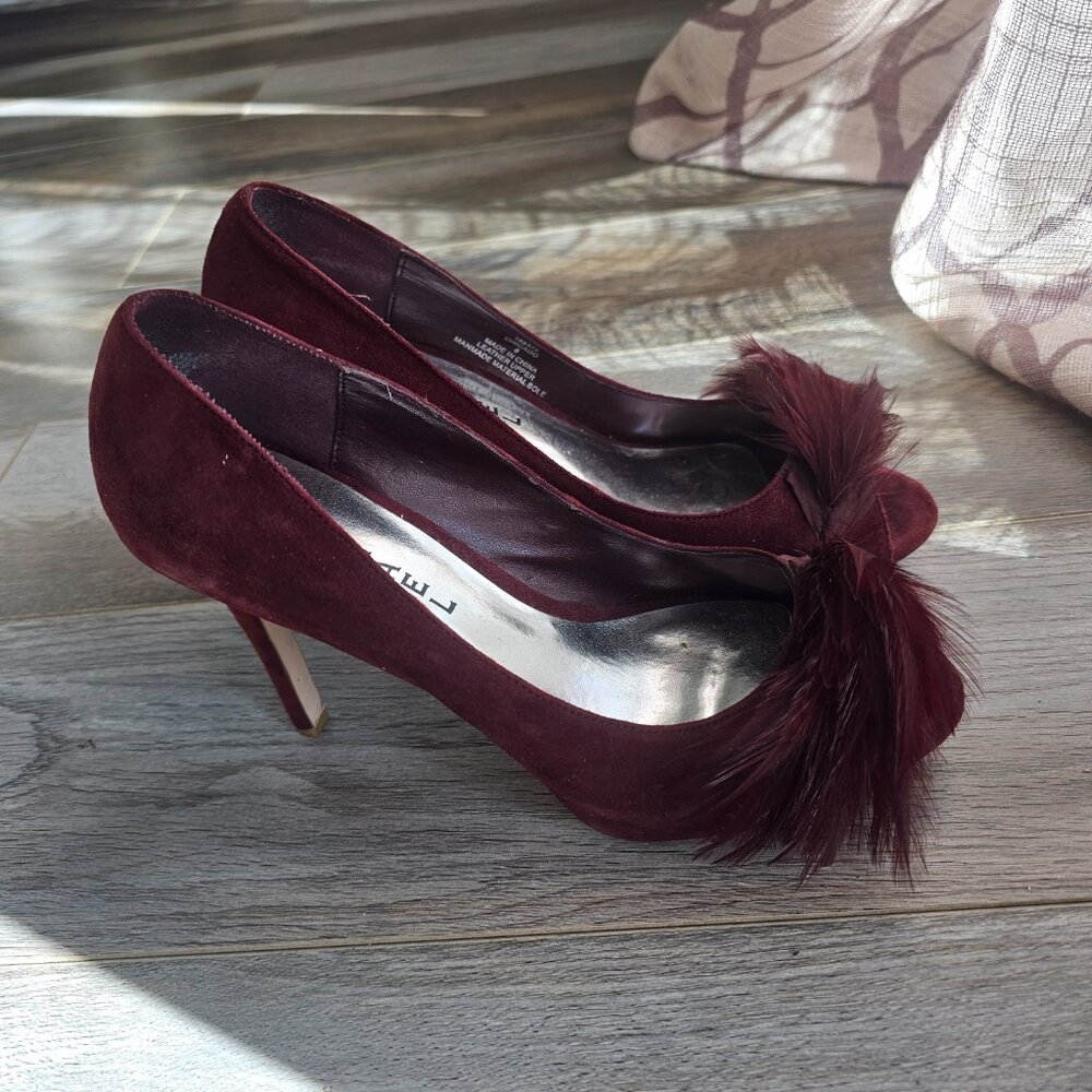 MICHAEL burgundy Suede Leather pumps with a feather toe embellishment. 